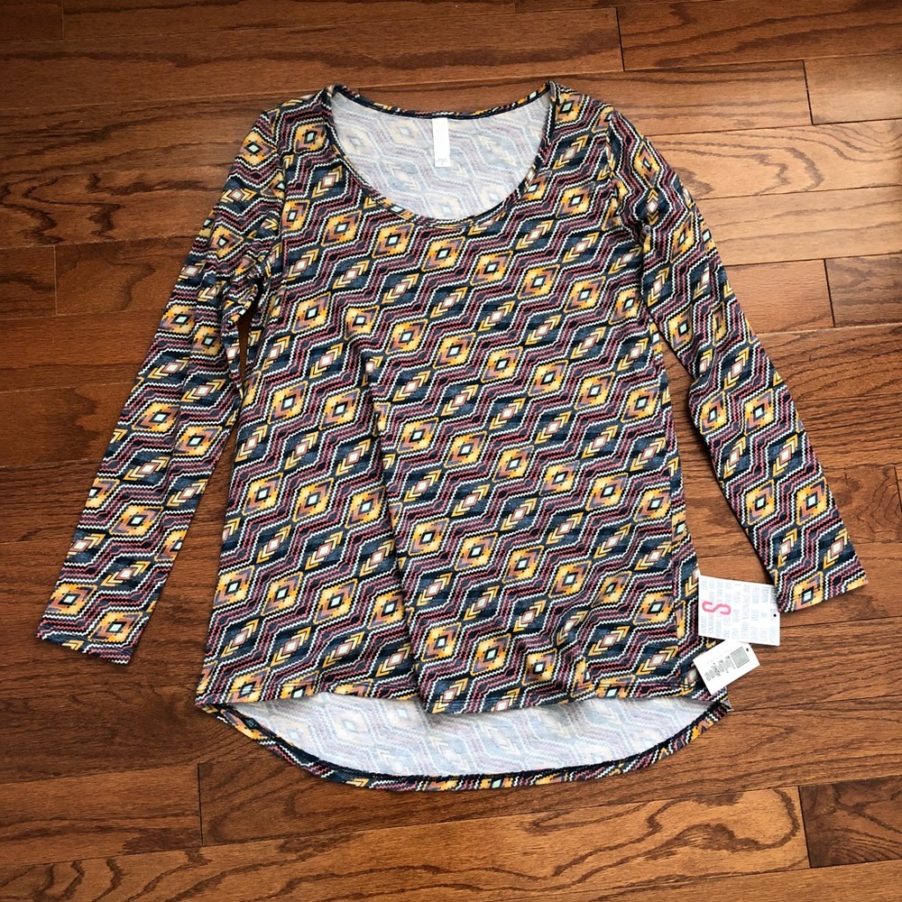NWT LuLaRoe Lynnae Small Printed Top, long sleeve